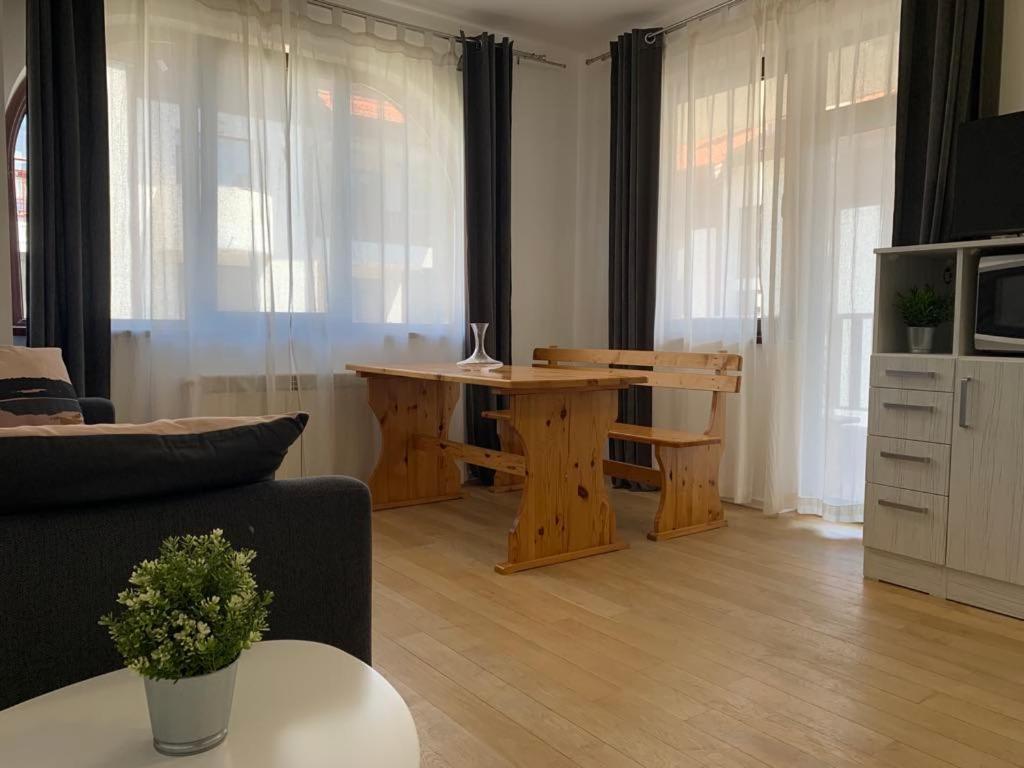 Flora Clover One Bedroom Apartment Nr. 18 โบโรเวทส์ ภายนอก รูปภาพ